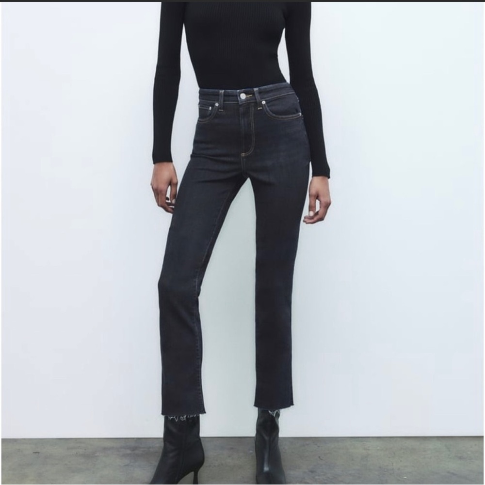 Zara -ZW -The Dreed Flare Leg Jean -Blue Size 28/6